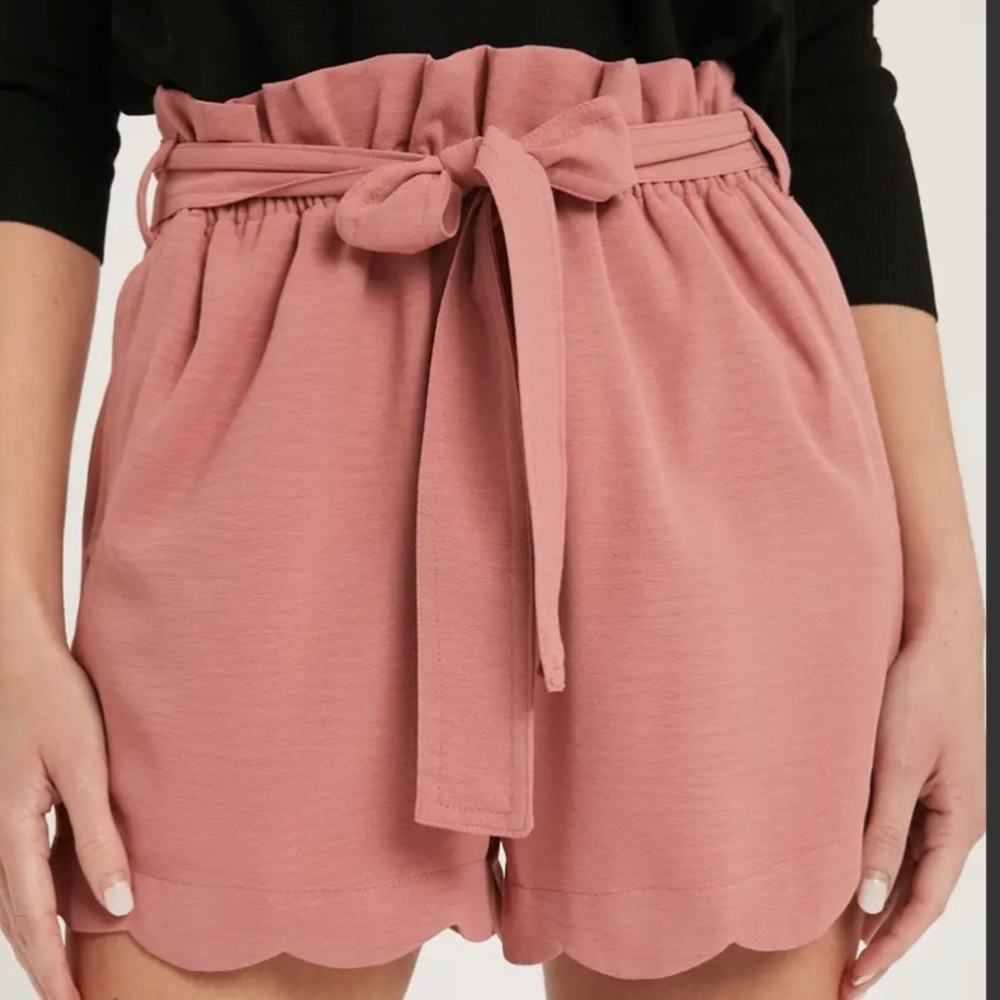 SCALLOP HEM HIGH-WAISTED SHORTS